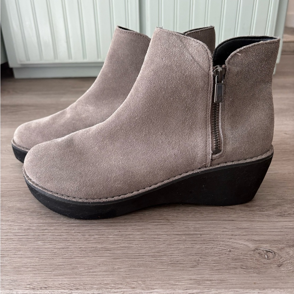 Kenneth Cole Grey Suede Ankle Bootie